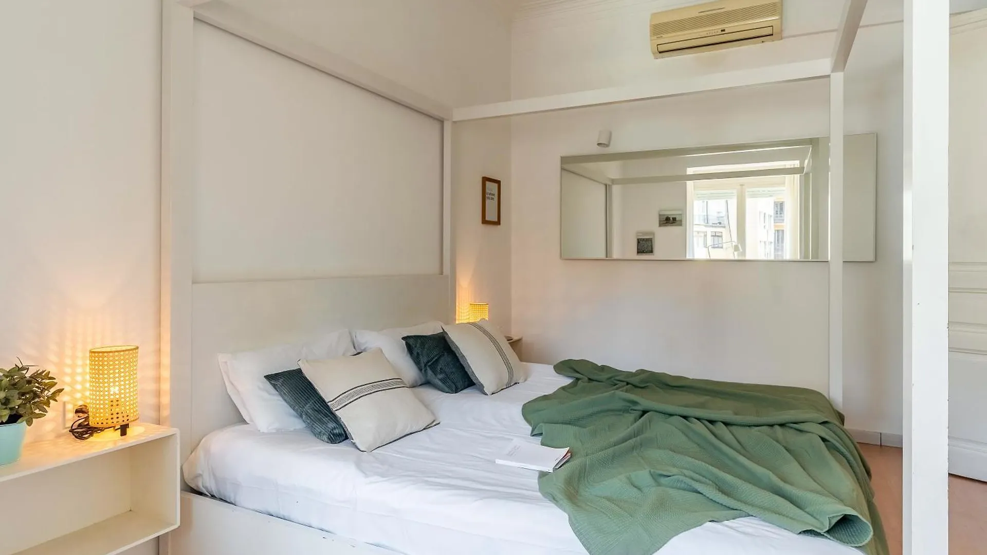 Canela Homes Barcelona Casp 0*,  Spain